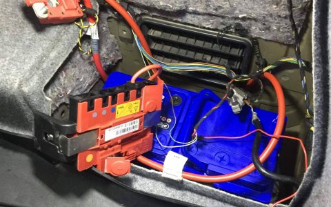 Замена аккумулятора на БМВ 325i
