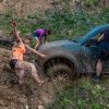Как самому вытащить машину из грязи и снега?